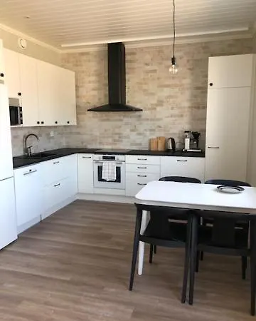 Soda - Karlsbo, 24 H Check In Apartment Narpio